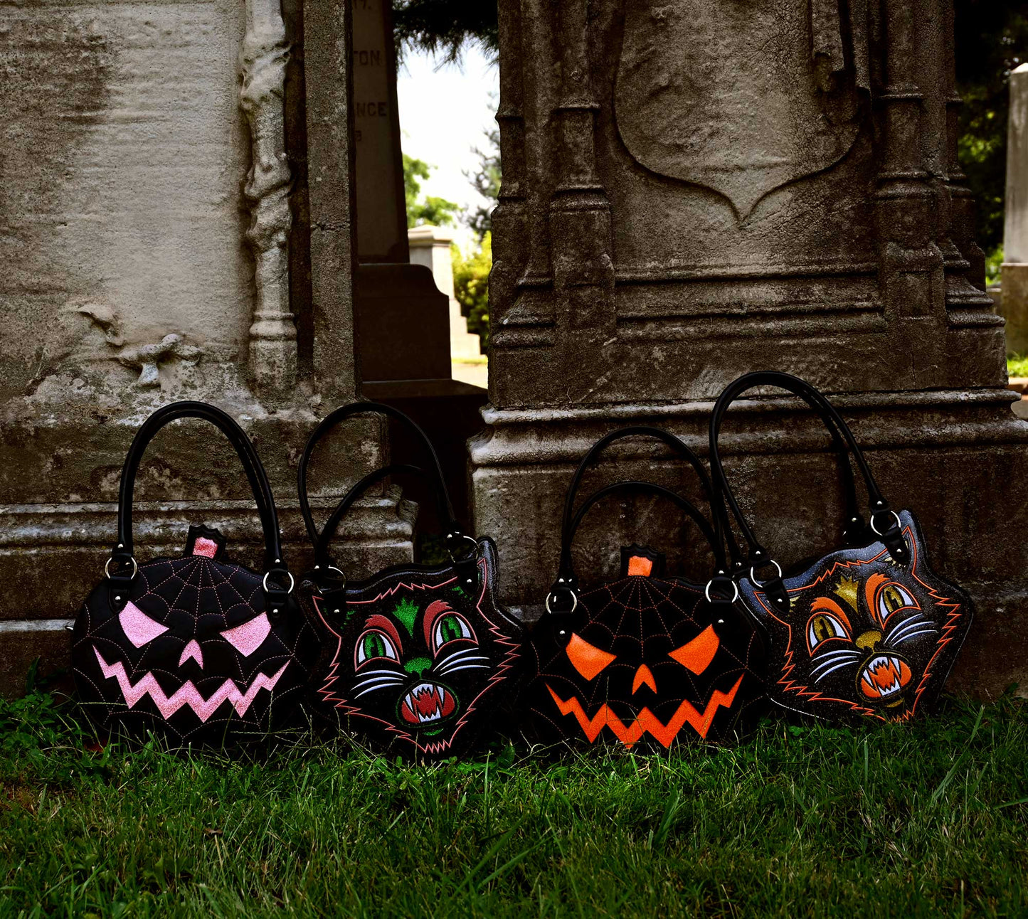 SOURPUSS SCAREDY CAT PURSE BLACK/PINK: Default