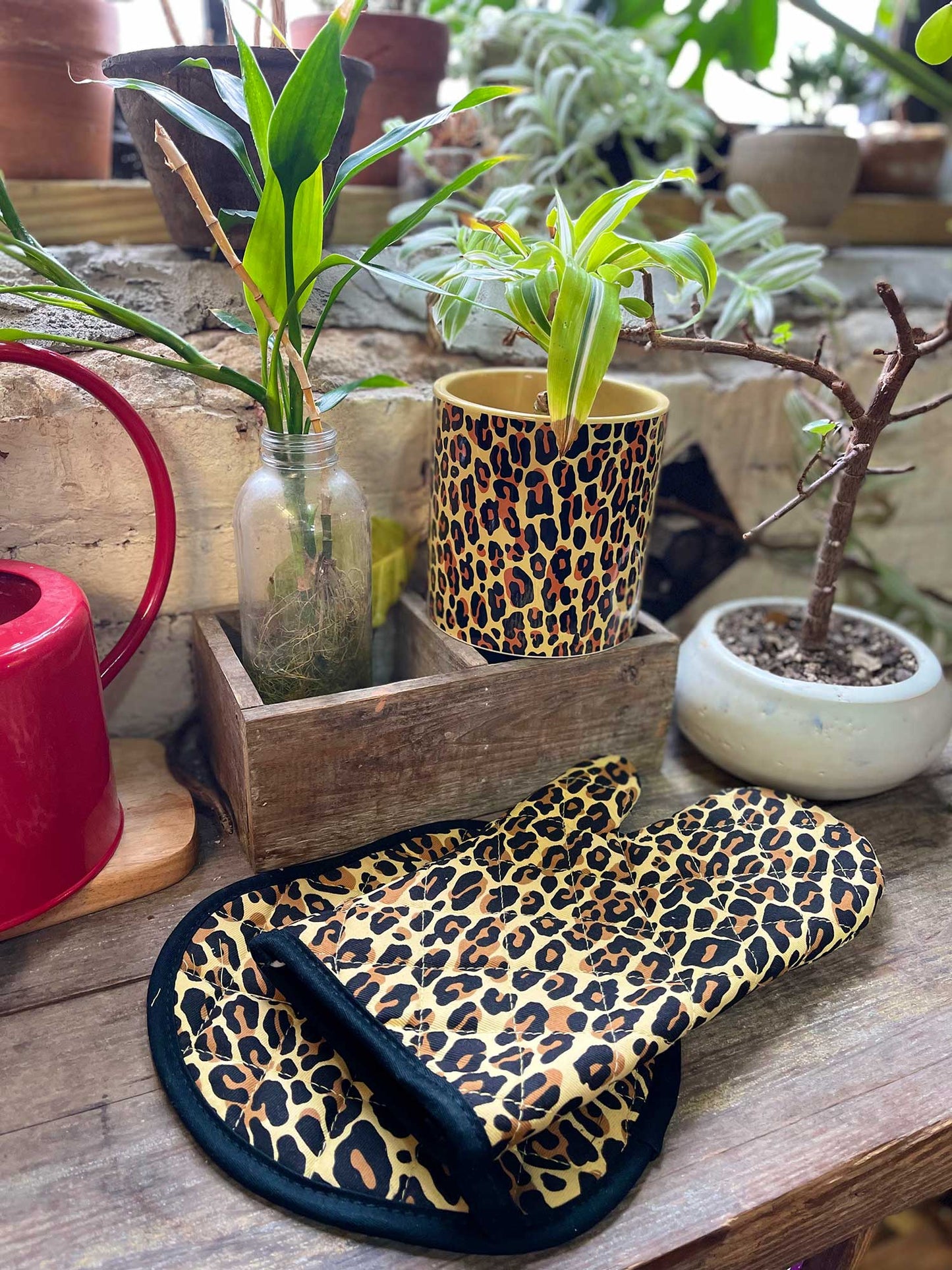 LEOPARD OVEN MITT