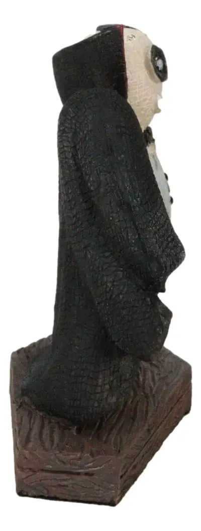 Pinheads Dracula statue