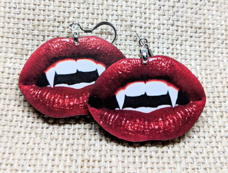 Vampire Earrings / Lips Earrings / Rocky Horror Earrings / Hypoallergenic / Halloween Earrings / Vampire Jewelry / Goth Gift - supermanstuff.com